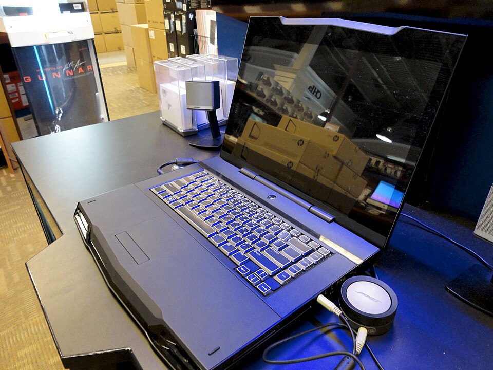 Dell Alienware m18 R3 (2025 Desktop Replacement)